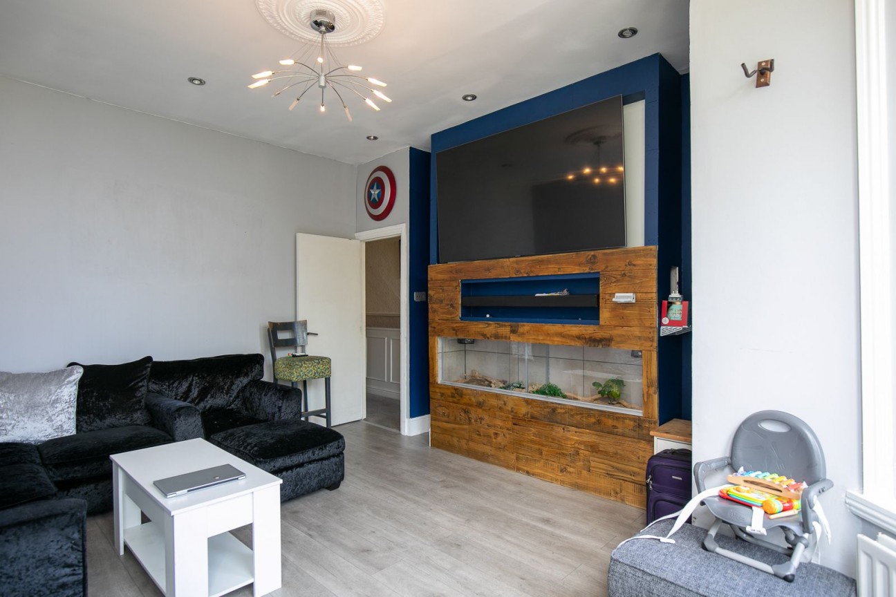 Flat 1, 1-2, Woodville Terrace, Douglas, IM2 4HA. - Photo 4 of 22