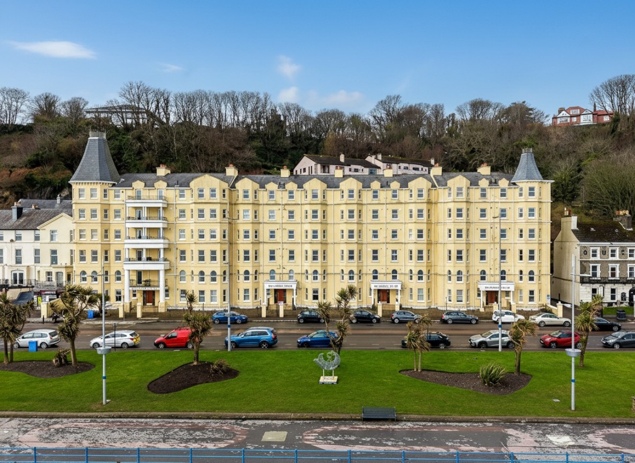 31 Piccadilly Court, Queens Promenade, Douglas, IM2 4NS. - Photo 1 of 15