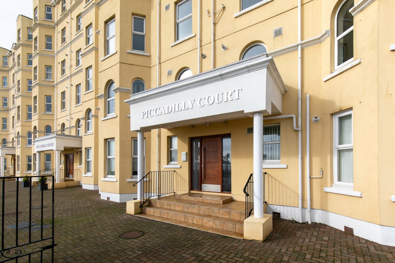 31 Piccadilly Court, Queens Promenade, Douglas, IM2 4NS. - Photo 4 of 15