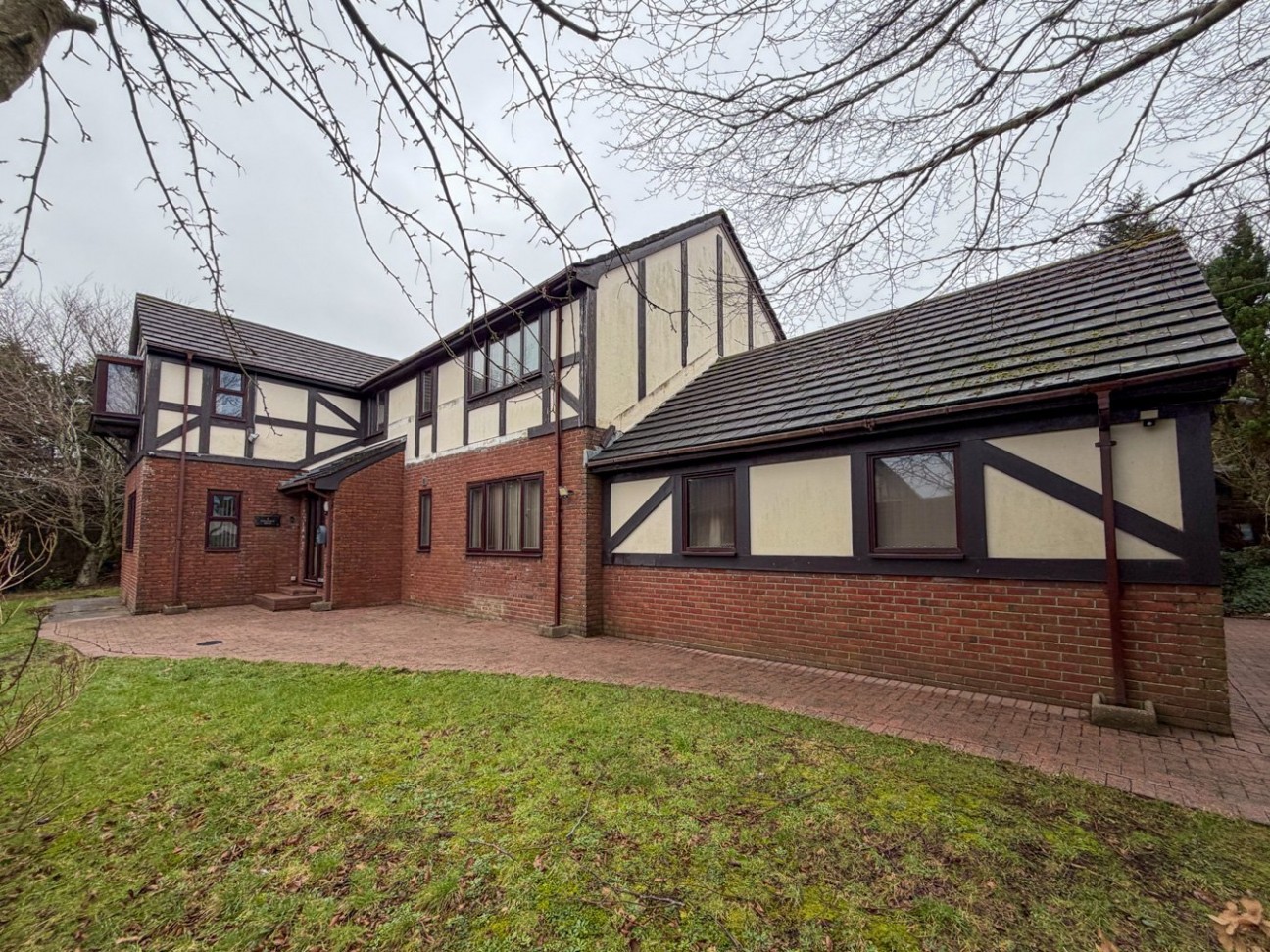 8, Beechwood Rise, Isle of Man, IM2 5NE, Braddan. - Photo 2 of 28