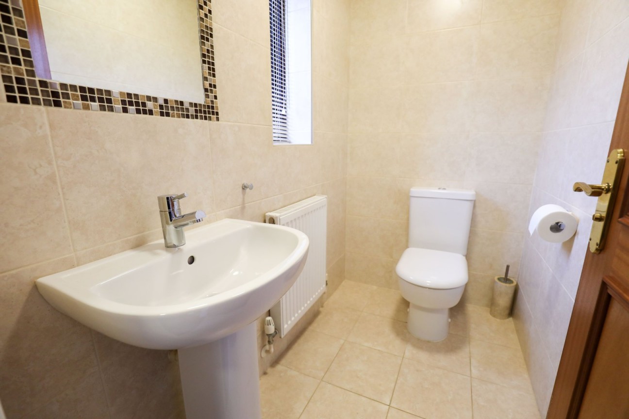 7, The Meadows, Douglas, IM2 1NQ. - Photo 3 of 23