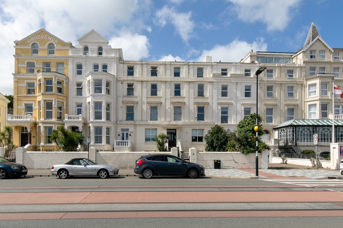 Flat 10, Angel Court, Central Promenade, Isle of Man, IM2 4LN, Douglas. - Photo 1 of 13