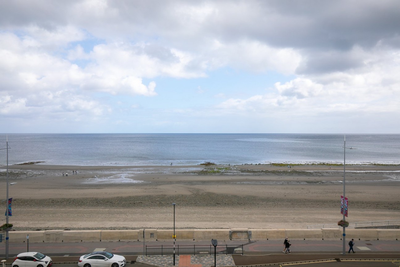 Flat 10, Angel Court, Central Promenade, Isle of Man, IM2 4LN, Douglas. - Photo 5 of 13