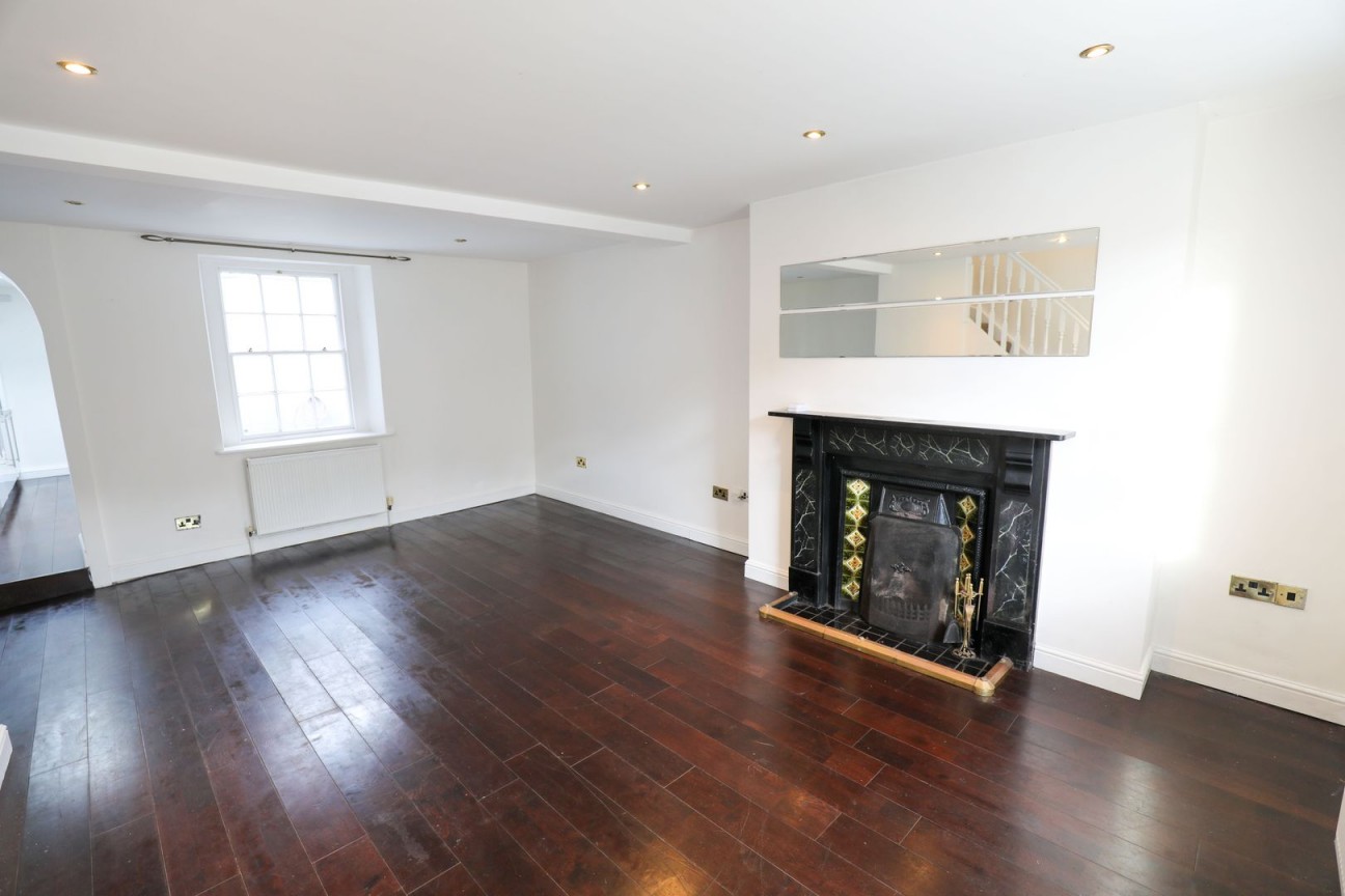 3, Dumbells Terrace, Laxey, IM4 7NY. - Photo 3 of 13