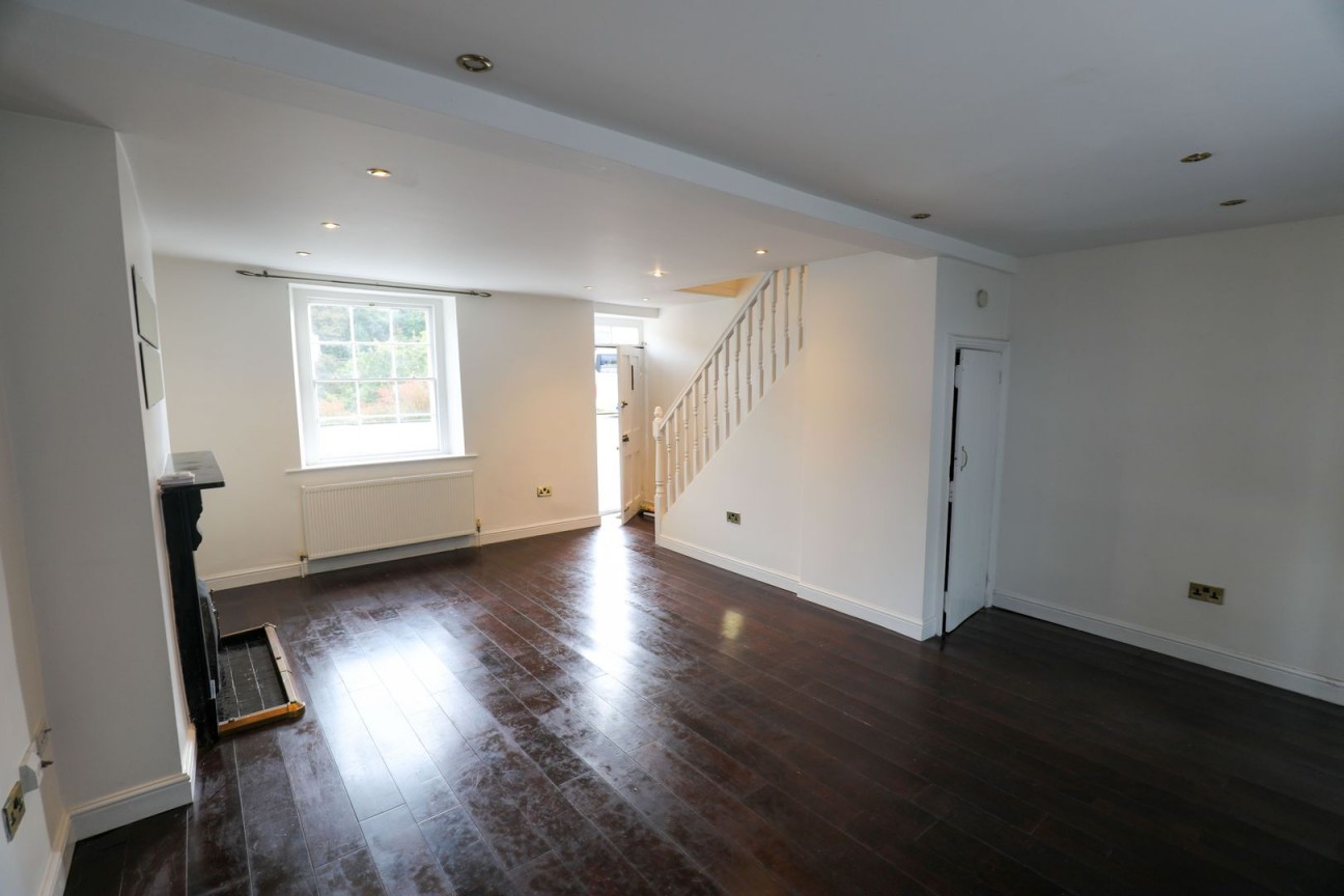 3, Dumbells Terrace, Laxey, IM4 7NY. - Photo 5 of 13