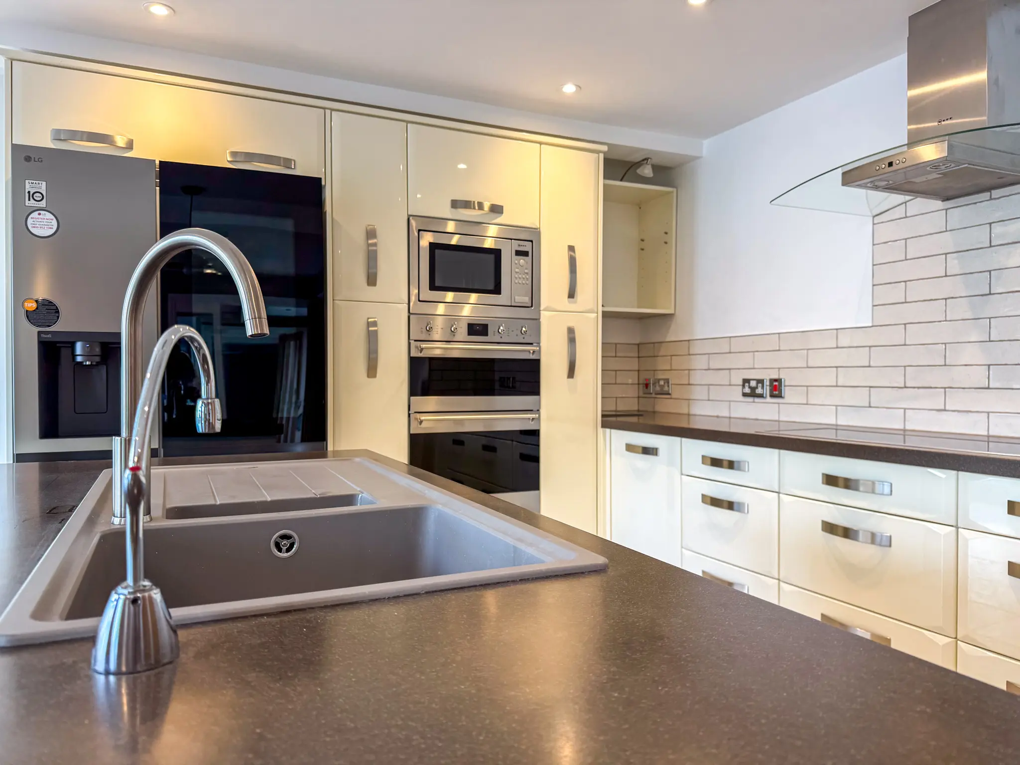 Tramman, 5 Beach Road, Port St Mary. - Photo 5 of 39