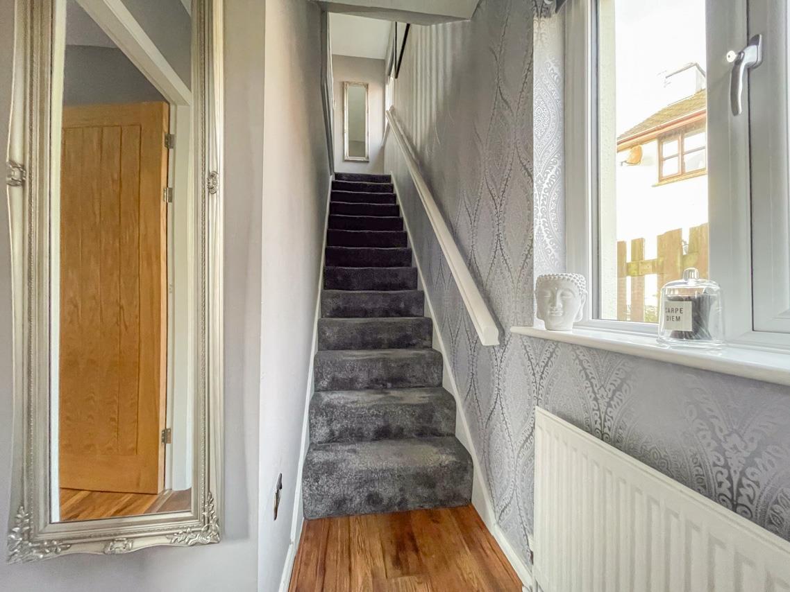 18 Dovescroft Douglas. - Photo 2 of 13