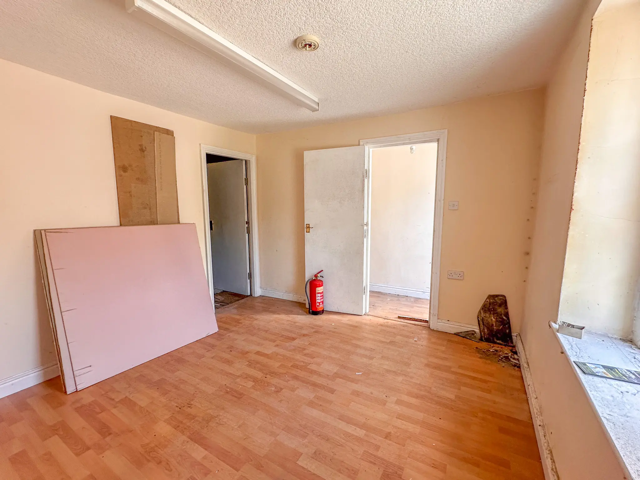 25 Castle Street, Peel. - Photo 2 of 9