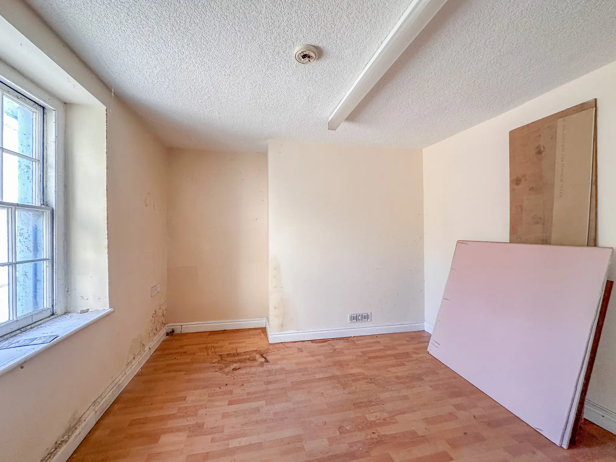 25 Castle Street, Peel. - Photo 3 of 9