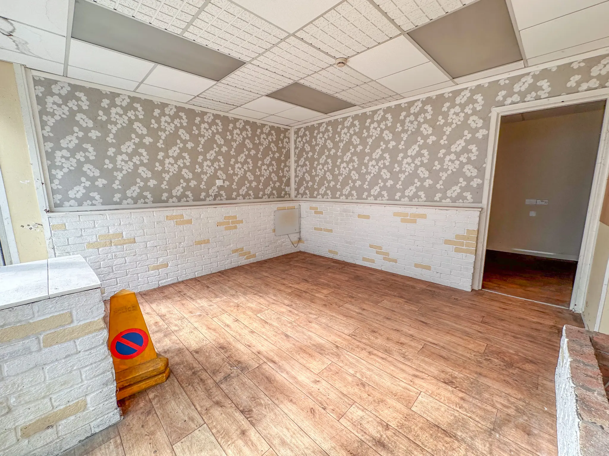 Kingsley House,35 Factory Lane, Peel. - Photo 2 of 17