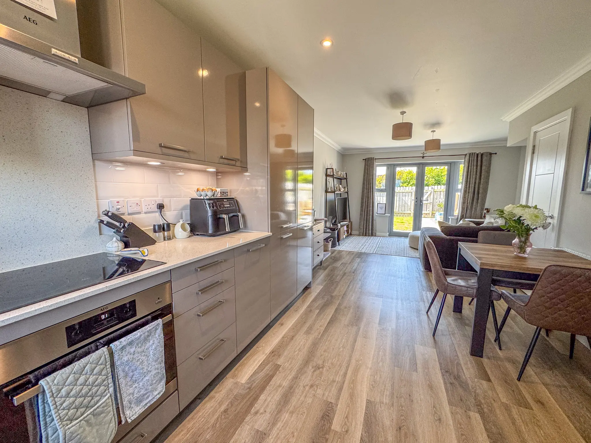 18 Oak Park, Peel. - Photo 1 of 17