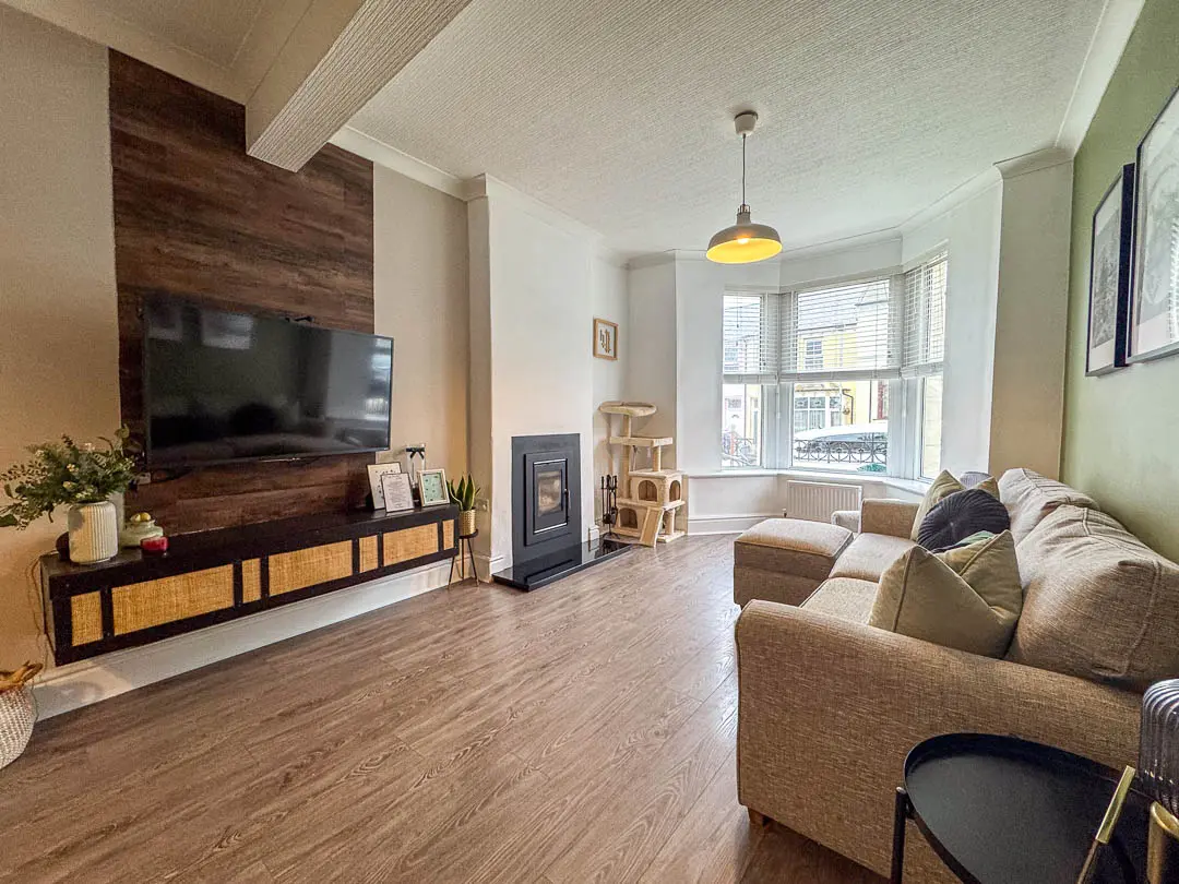 18 Victoria Avenue, Douglas. - Photo 4 of 25
