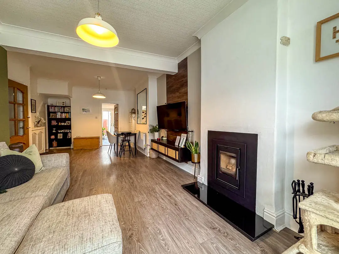 18 Victoria Avenue, Douglas. - Photo 5 of 25