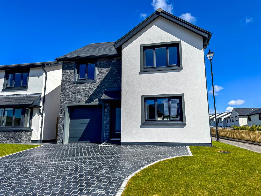 2 Penny Lane Crosby Meadows, Crosby. - Photo 1 of 19