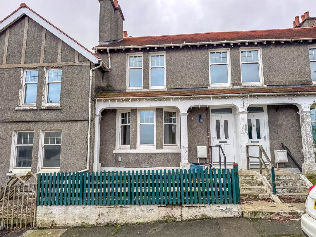 9 Falcon Cliff Terrace, Douglas.