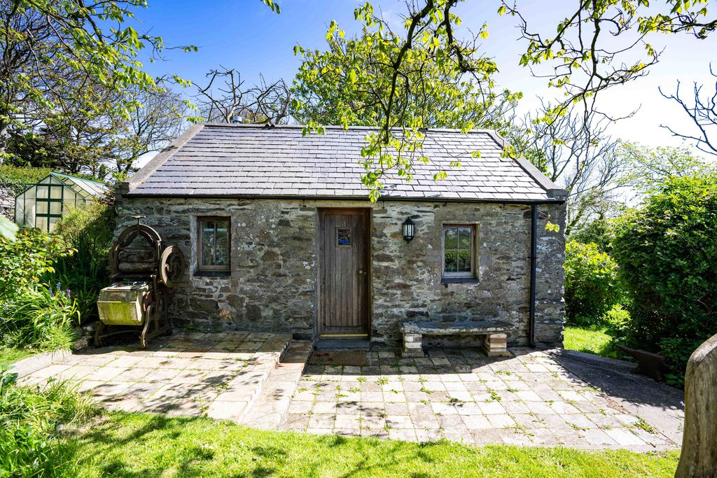 The Hill House, Cousins Hill, Surby, Port Erin IM9 6QR. - Photo 5 of 57