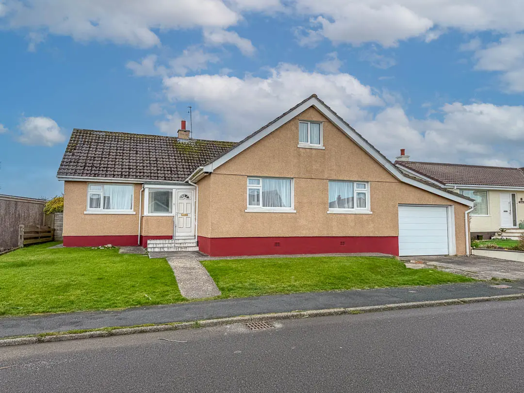 55 Highfield Crescent, Onchan. - Photo 1 of 19