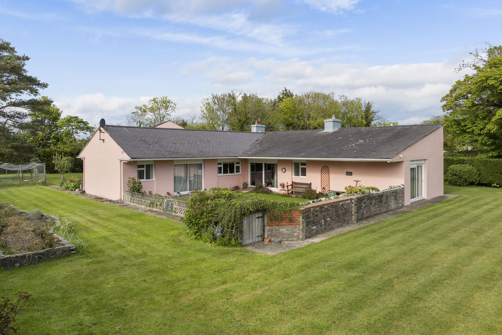 Close William, Loop Road West Craig, St Judes IM7 3BX. - Photo 2 of 52