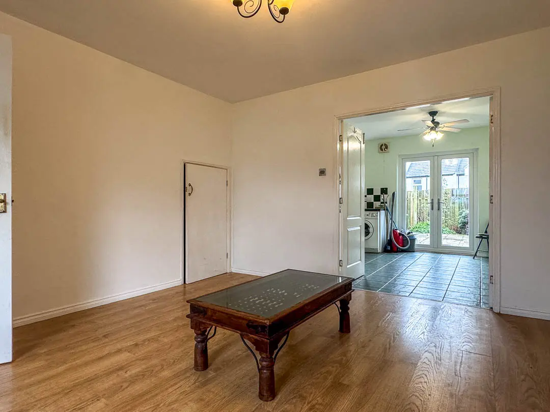 31 Murrays Lake Drive, Santon. - Photo 4 of 17