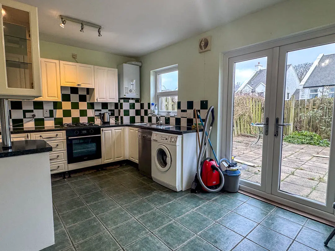 31 Murrays Lake Drive, Santon. - Photo 5 of 17