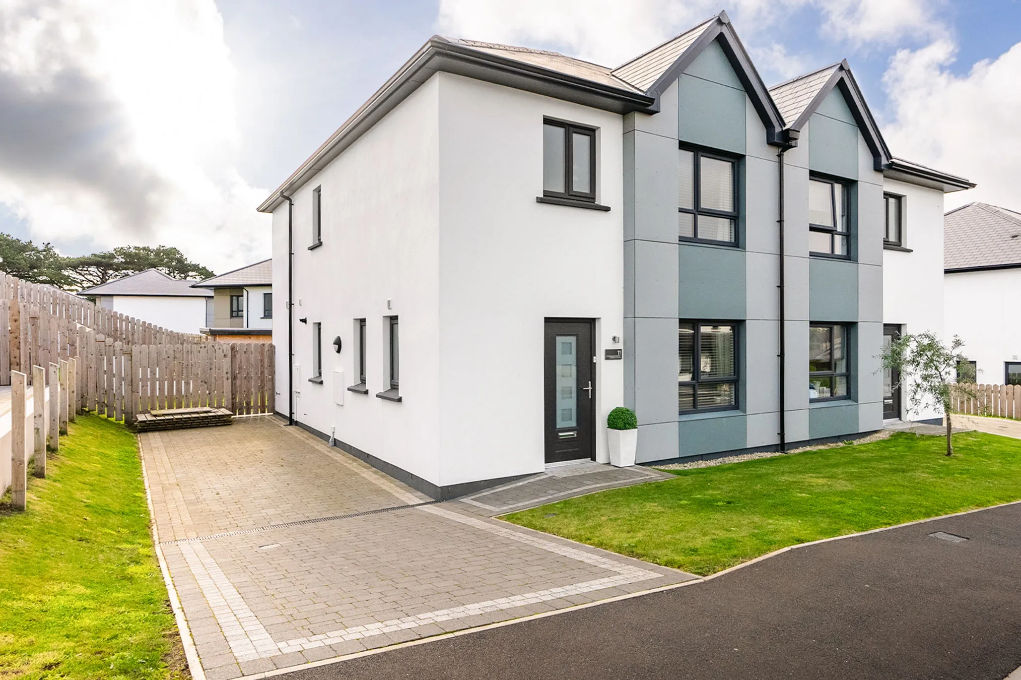 11 Clifton Drive, Ramsey. - Photo 1 of 19
