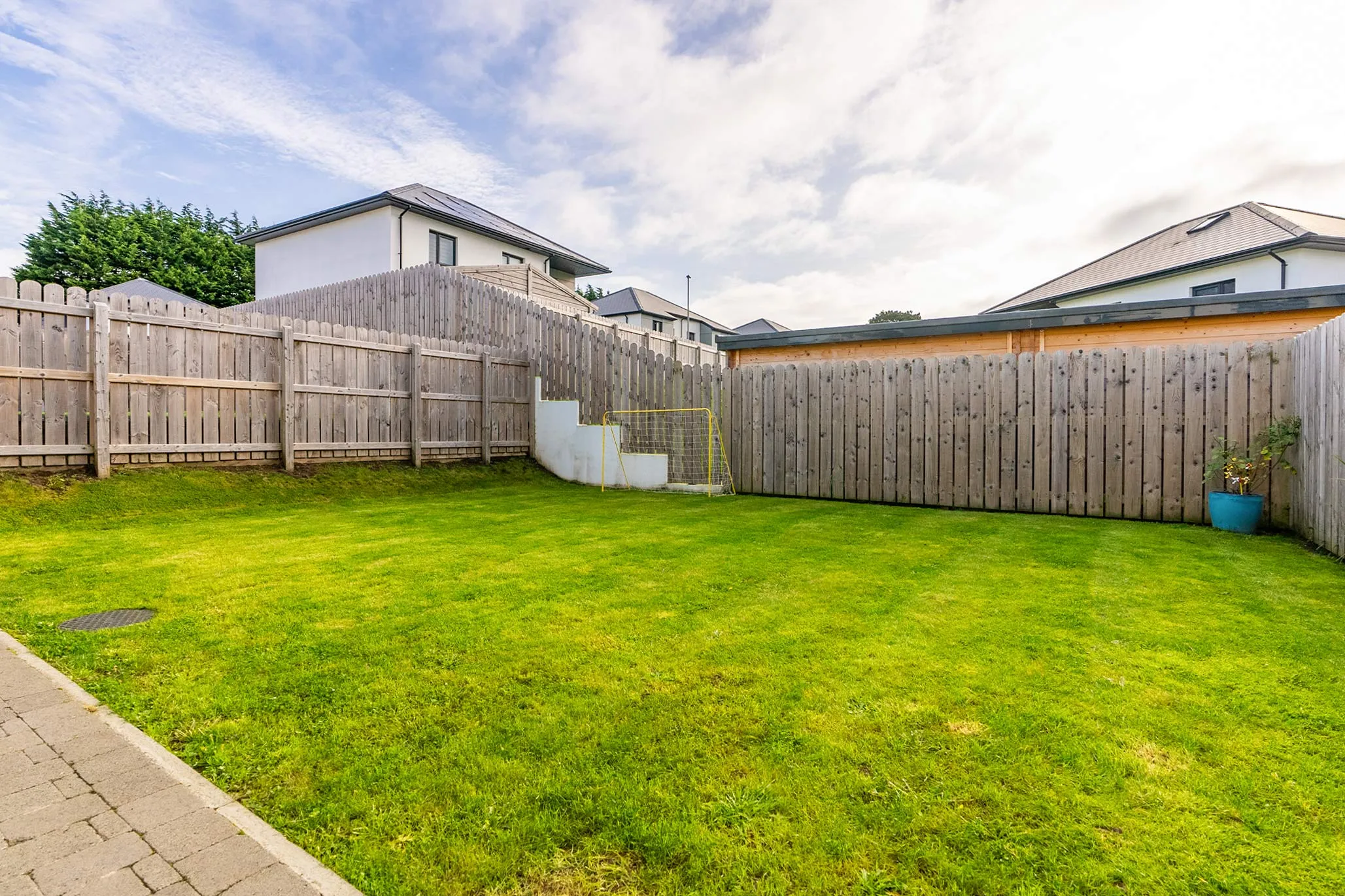 11 Clifton Drive, Ramsey. - Photo 2 of 19