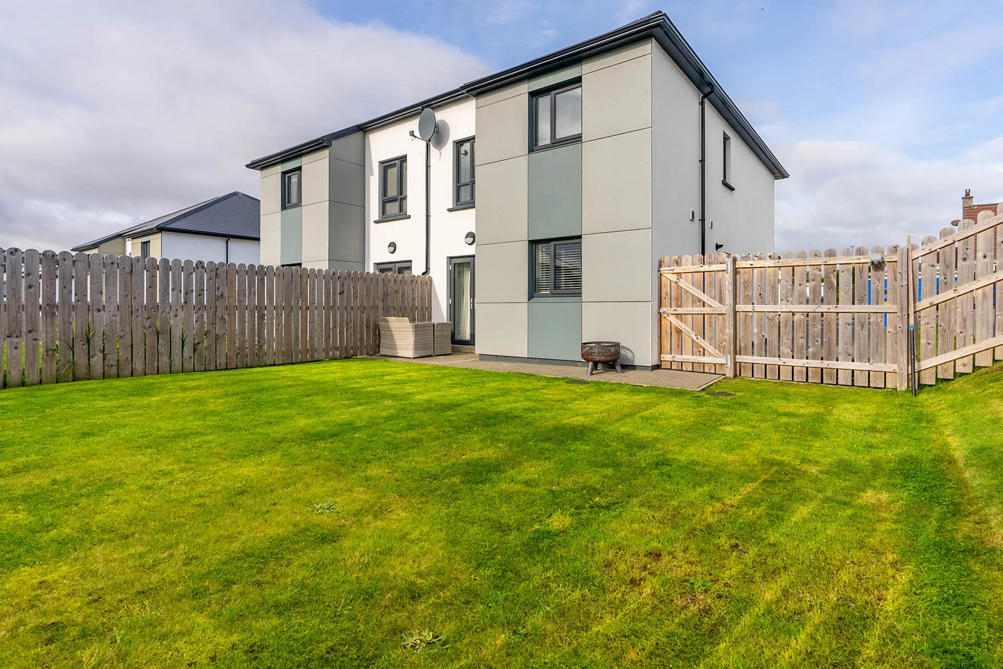 11 Clifton Drive, Ramsey. - Photo 3 of 19