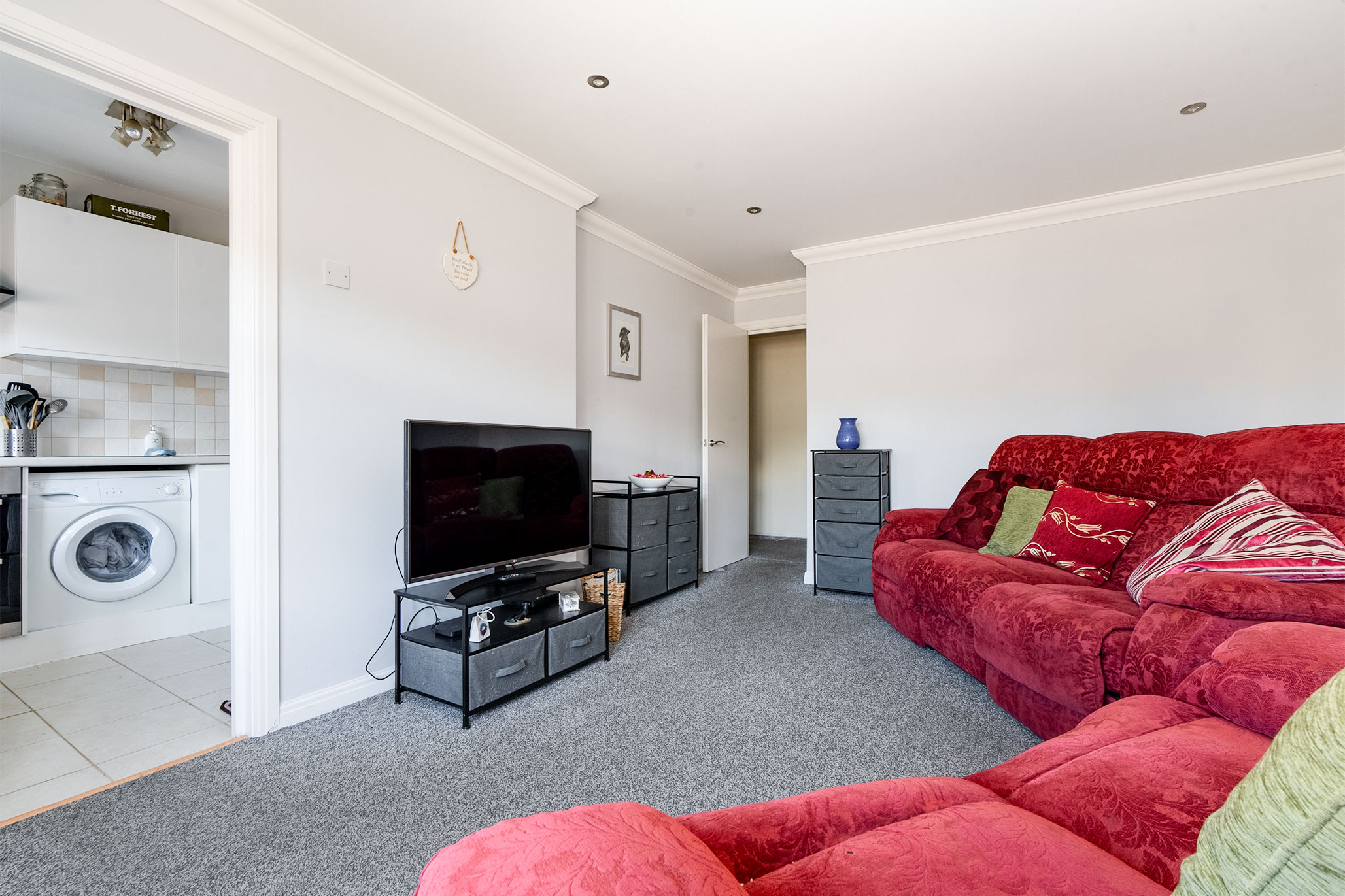 8 St Pauls Mews, Ramsey. - Photo 3 of 9
