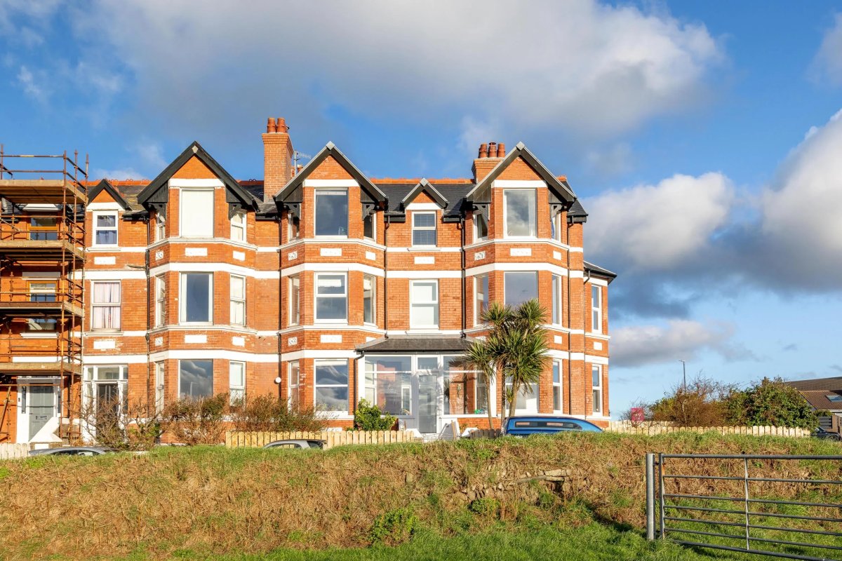 Flat 1, The Headlands, Peel.