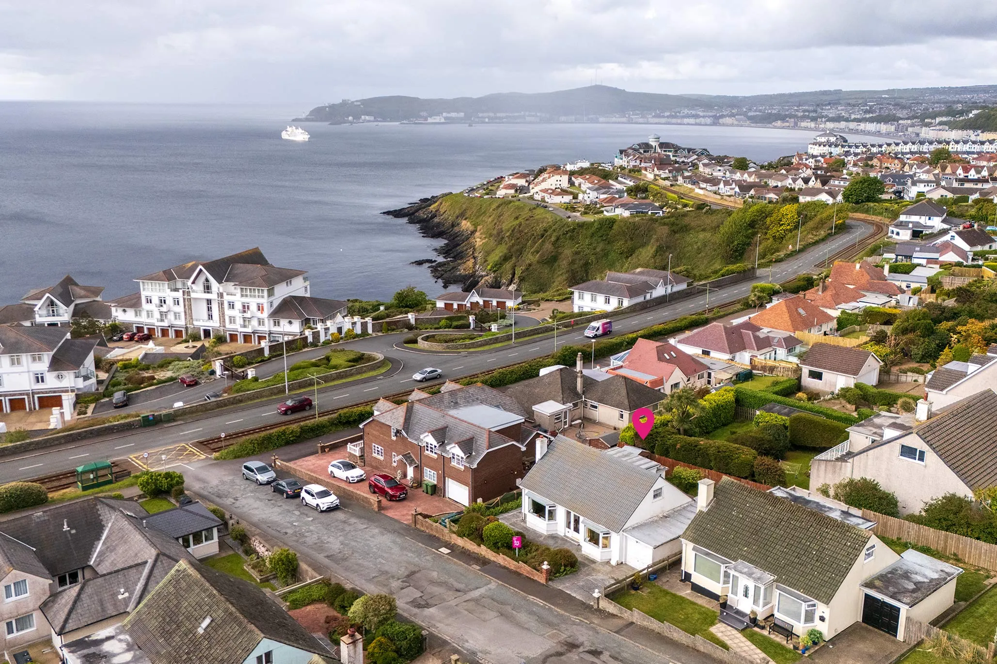 22 Howe Road, Onchan. - Photo 2 of 23