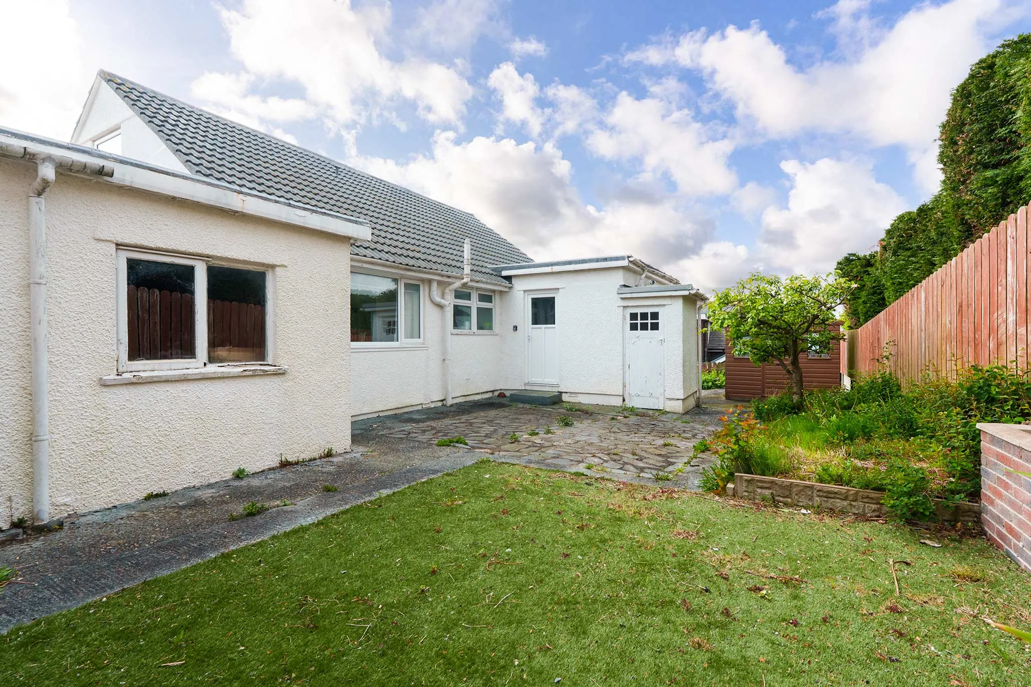 22 Howe Road, Onchan. - Photo 3 of 23