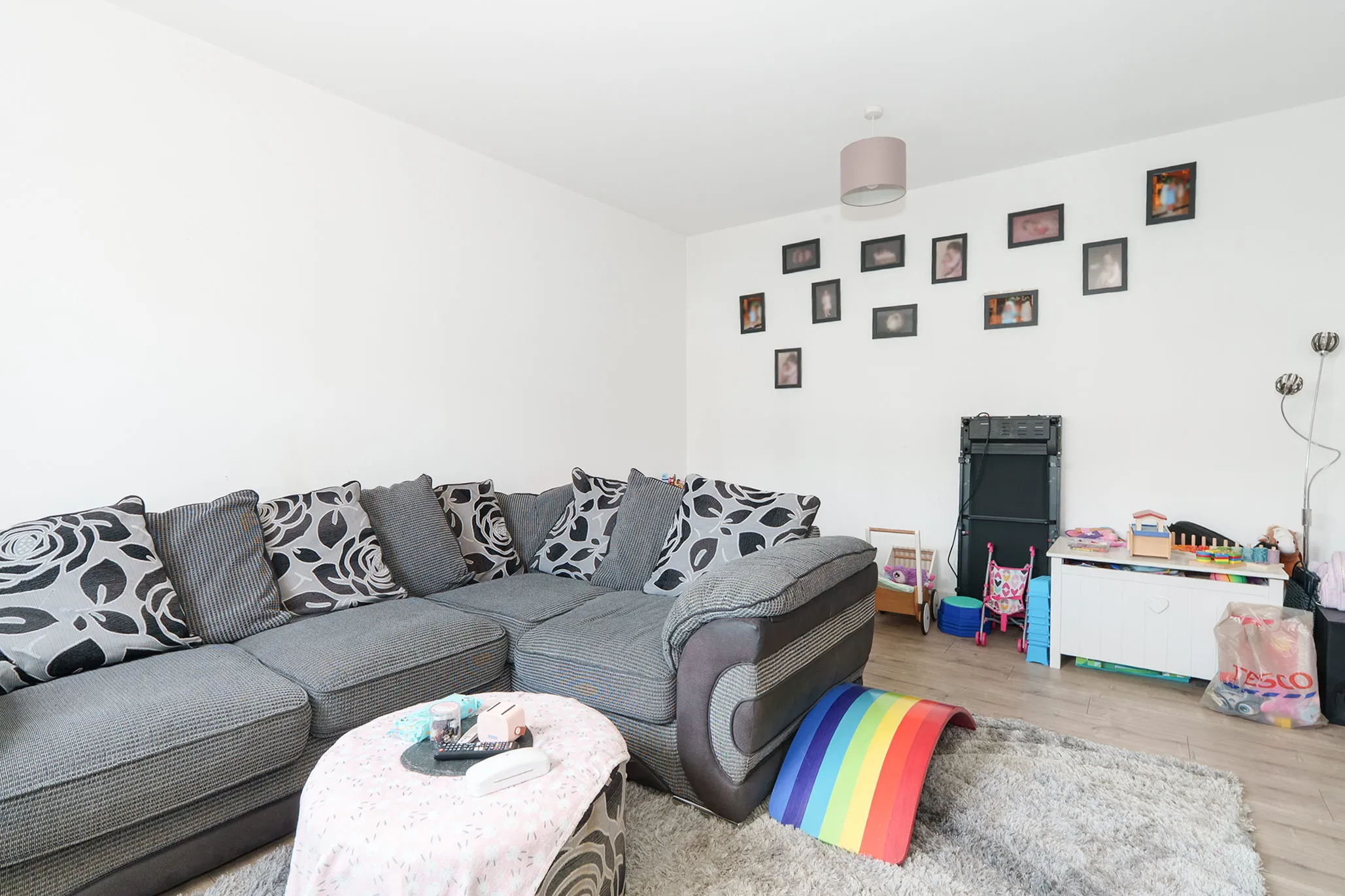 69 Royal Park, Ramsey. - Photo 4 of 19