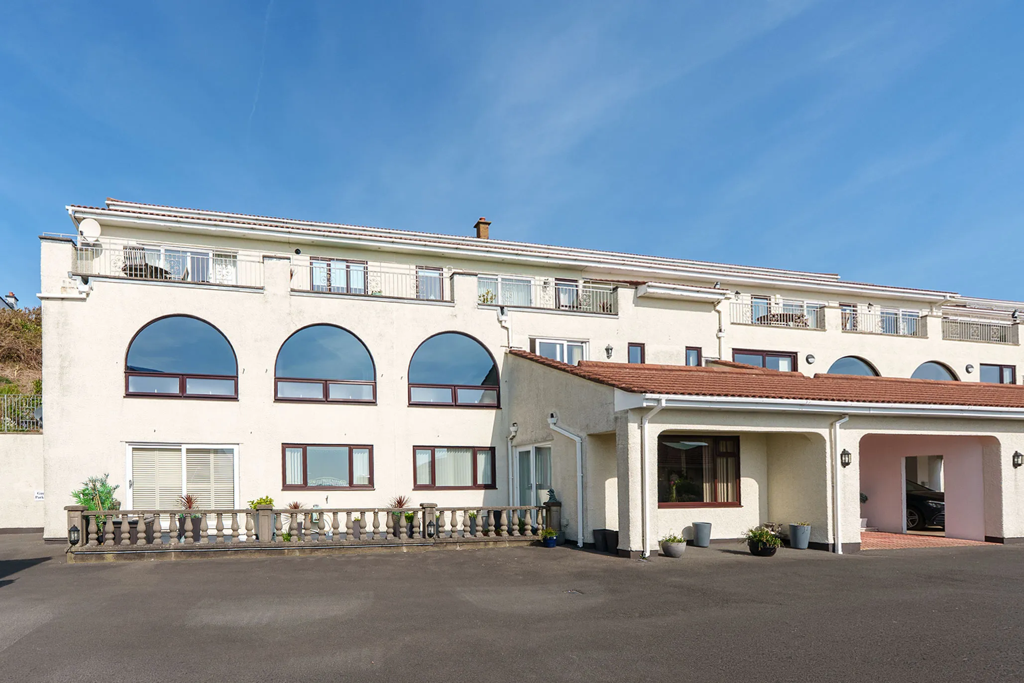 2 King Edward Bay Apartments, Sea Cliff Road, Onchan. - Photo 1 of 27