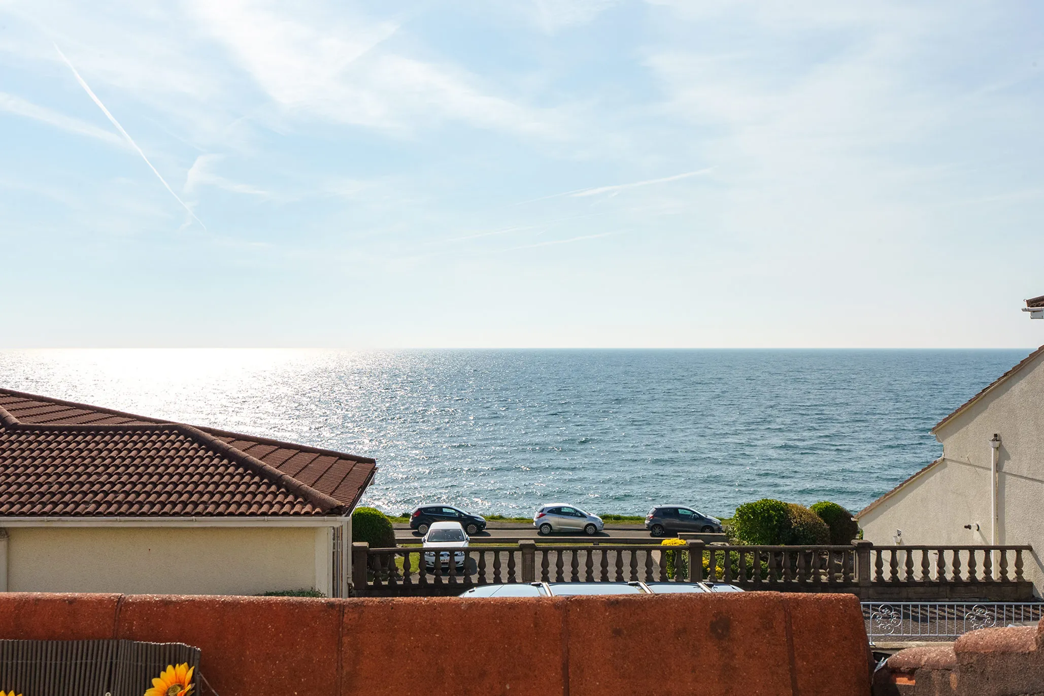 2 King Edward Bay Apartments, Sea Cliff Road, Onchan. - Photo 2 of 27