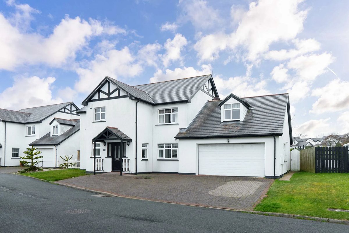 127 Fairways Drive, Mount Murray, Santon.