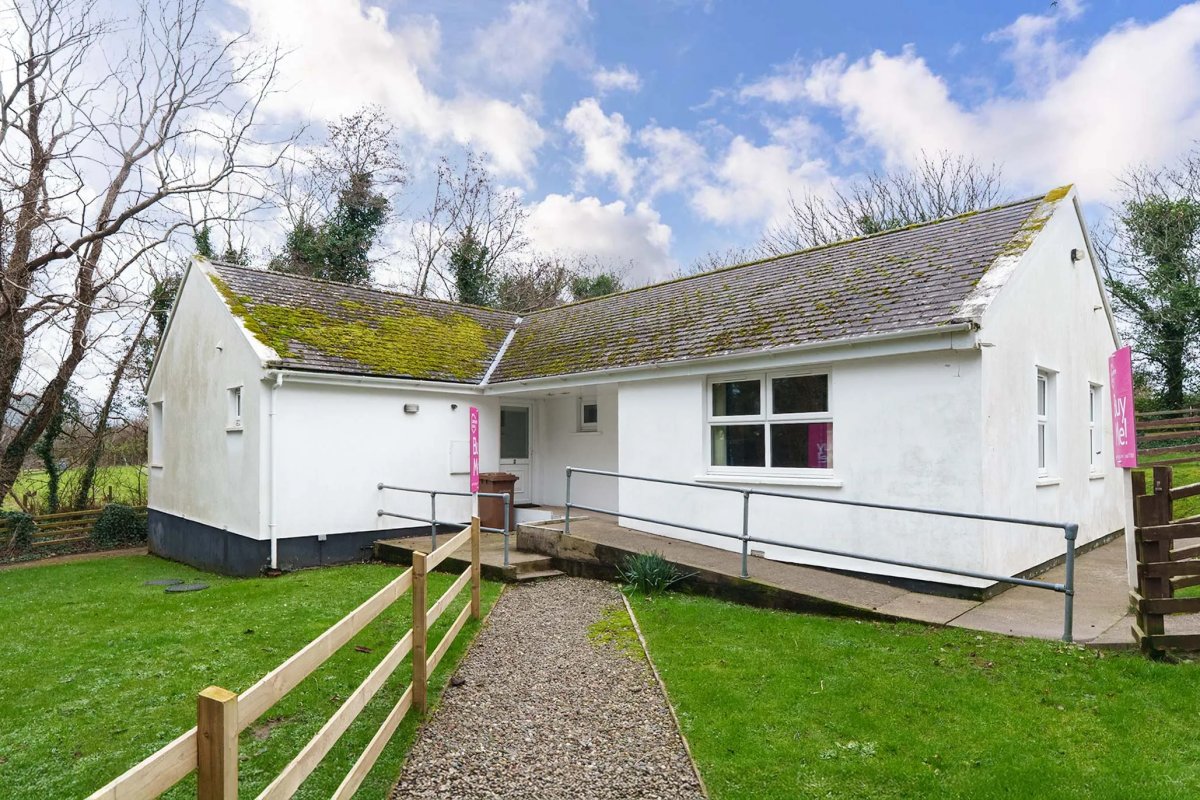 2 Pennybridge Cottages, Glebe Farm, Kirk Michael.