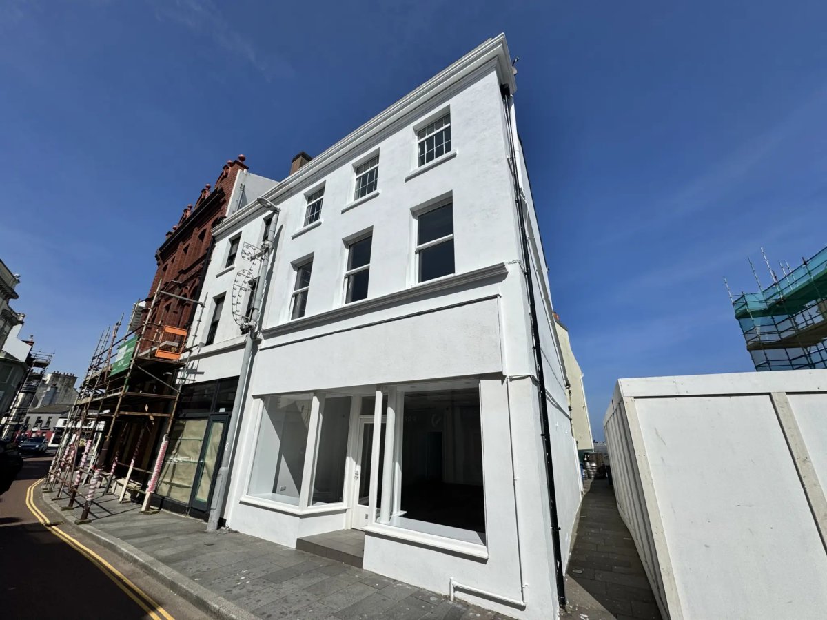 26 & 26a Parliament Street, Ramsey, IM8 1AW.
