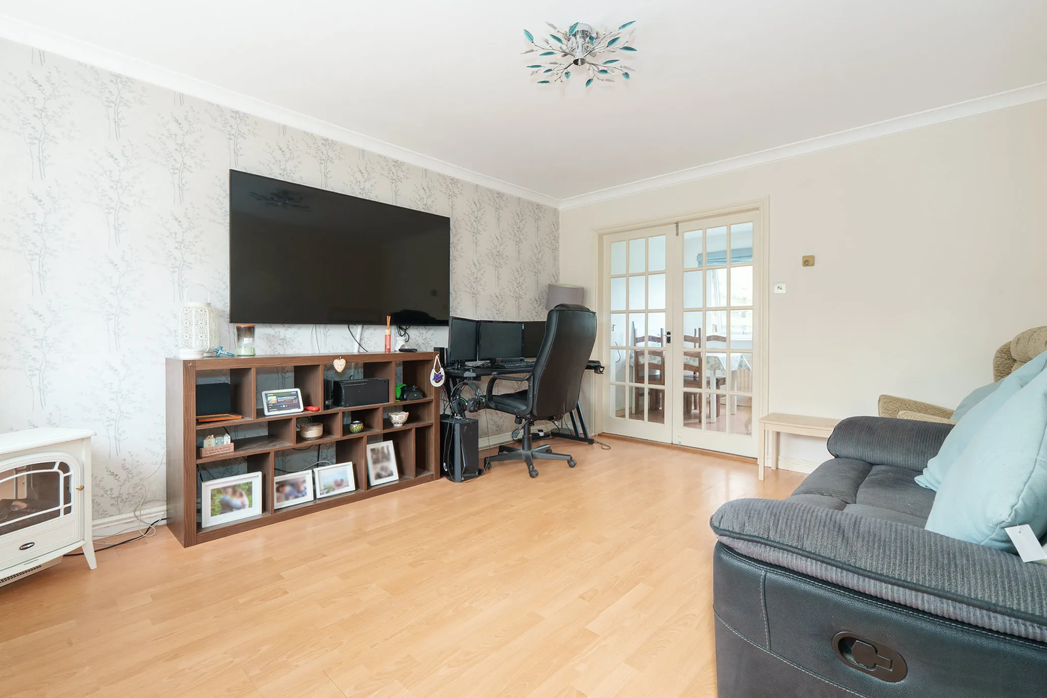 12 The Sycamores, Walpole Road, Ramsey. - Photo 3 of 15