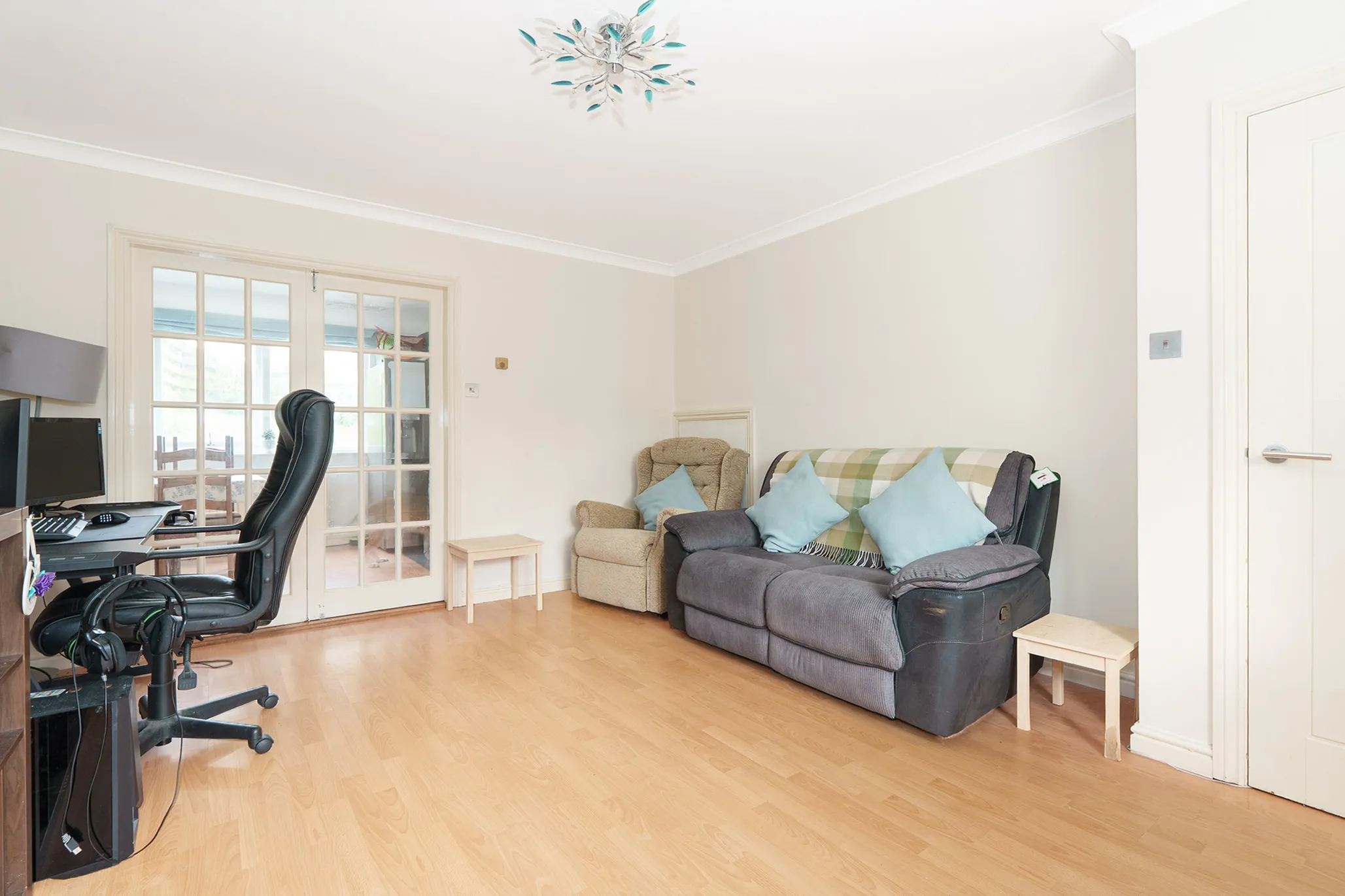 12 The Sycamores, Walpole Road, Ramsey. - Photo 4 of 15