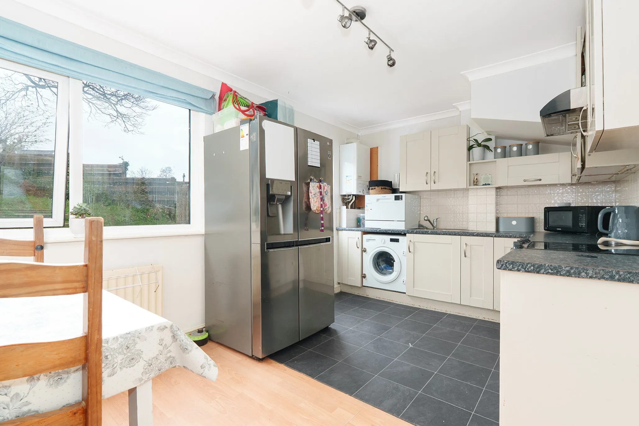 12 The Sycamores, Walpole Road, Ramsey. - Photo 5 of 15