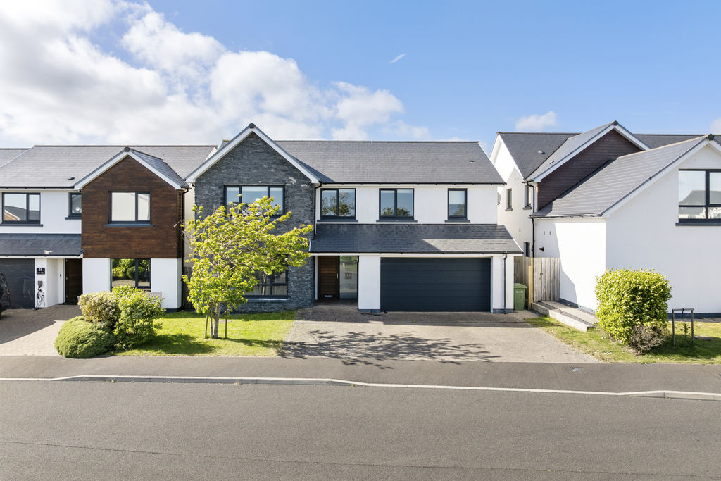 35 Cronk Cullyn, Colby IM9 4PS. - Photo 1 of 28