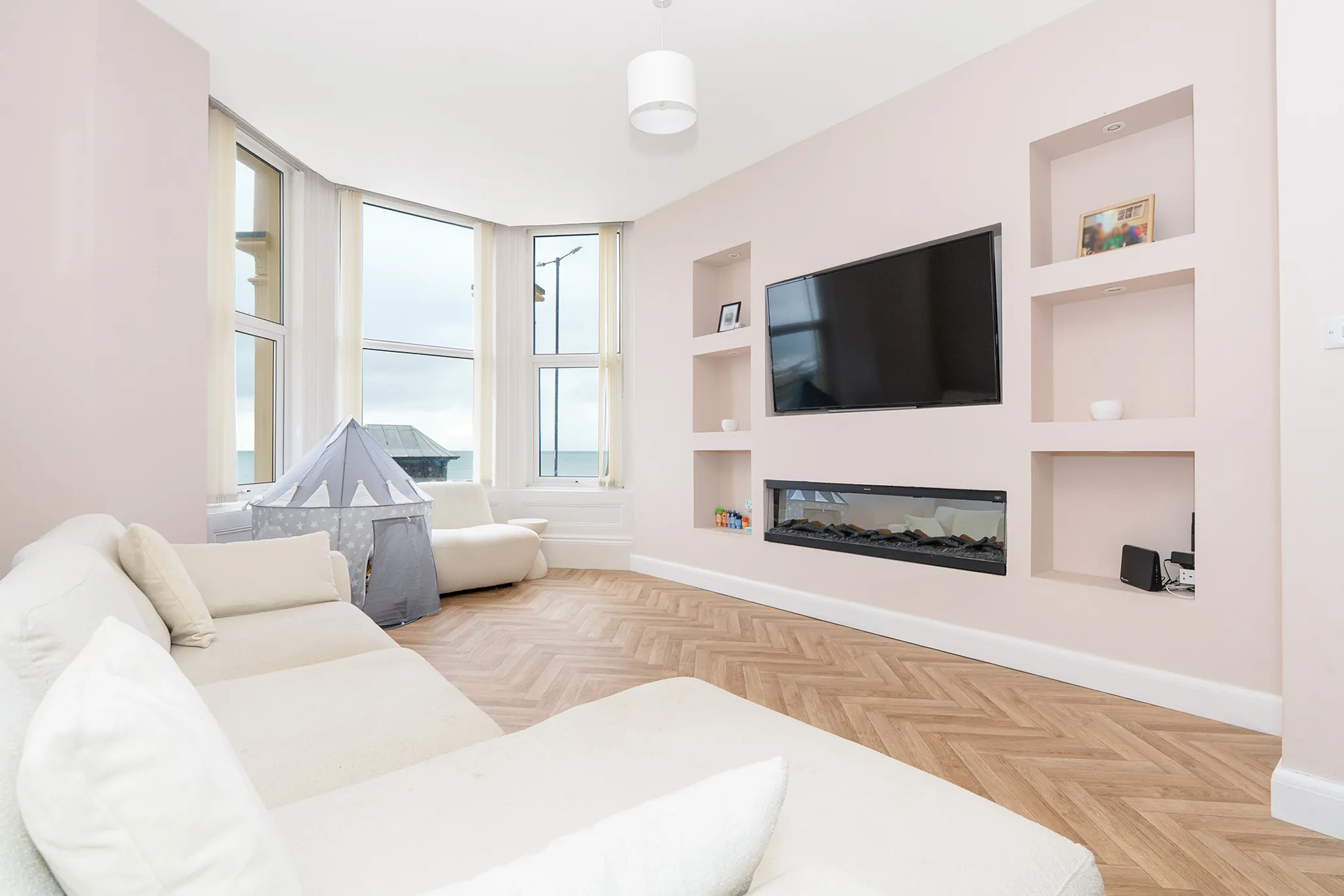 18 Antrim Apartments, Mooragh Promenade, Ramsey. - Photo 3 of 14