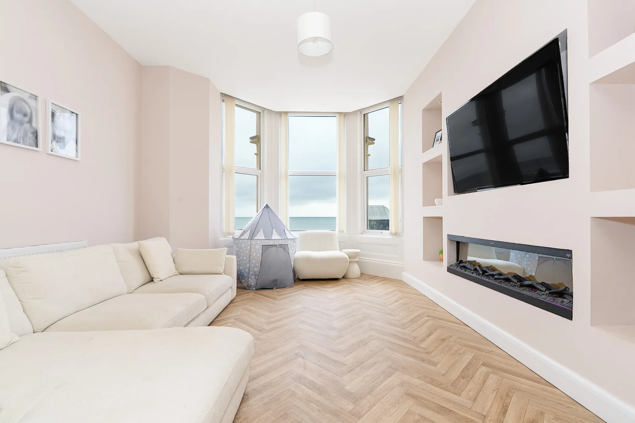 18 Antrim Apartments, Mooragh Promenade, Ramsey. - Photo 4 of 14