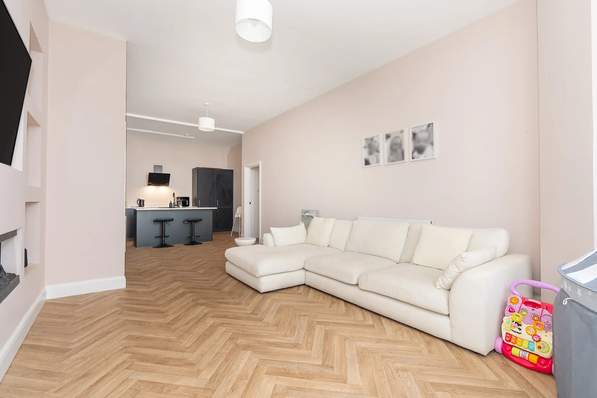 18 Antrim Apartments, Mooragh Promenade, Ramsey. - Photo 5 of 14