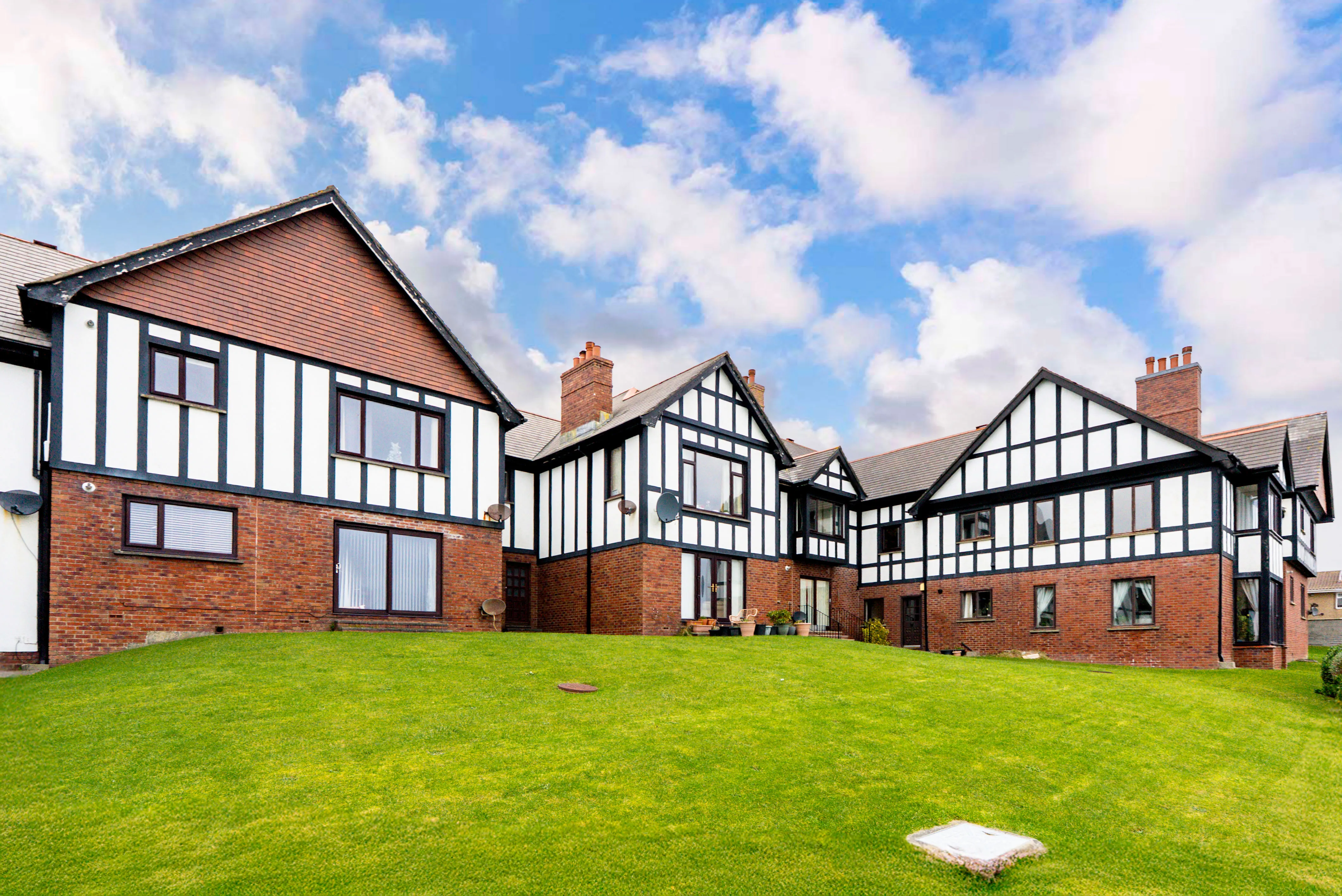 10 Douglas Bay Apartments, King Edward Close, Onchan, Douglas. - Photo 1 of 17