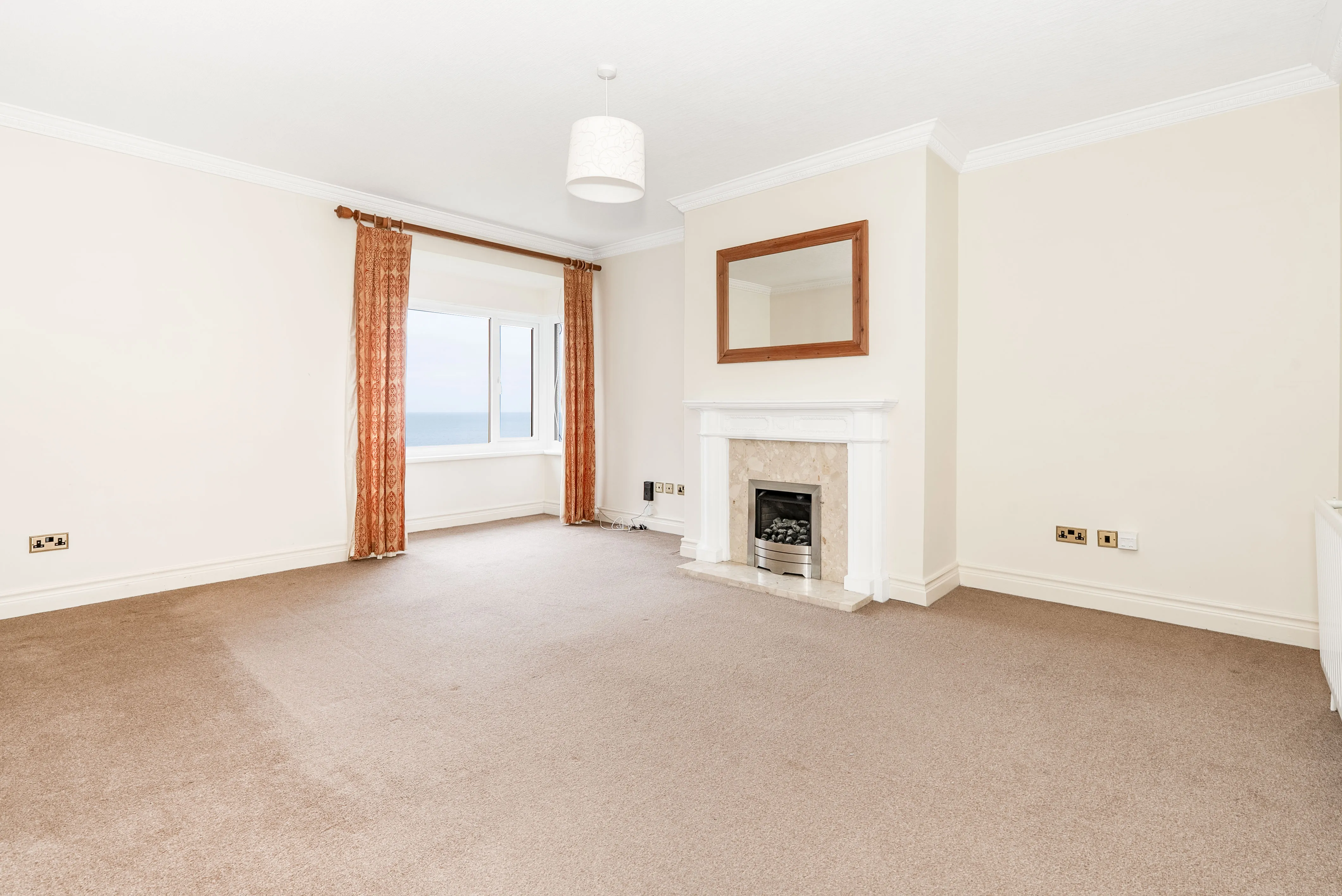 10 Douglas Bay Apartments, King Edward Close, Onchan, Douglas. - Photo 4 of 17