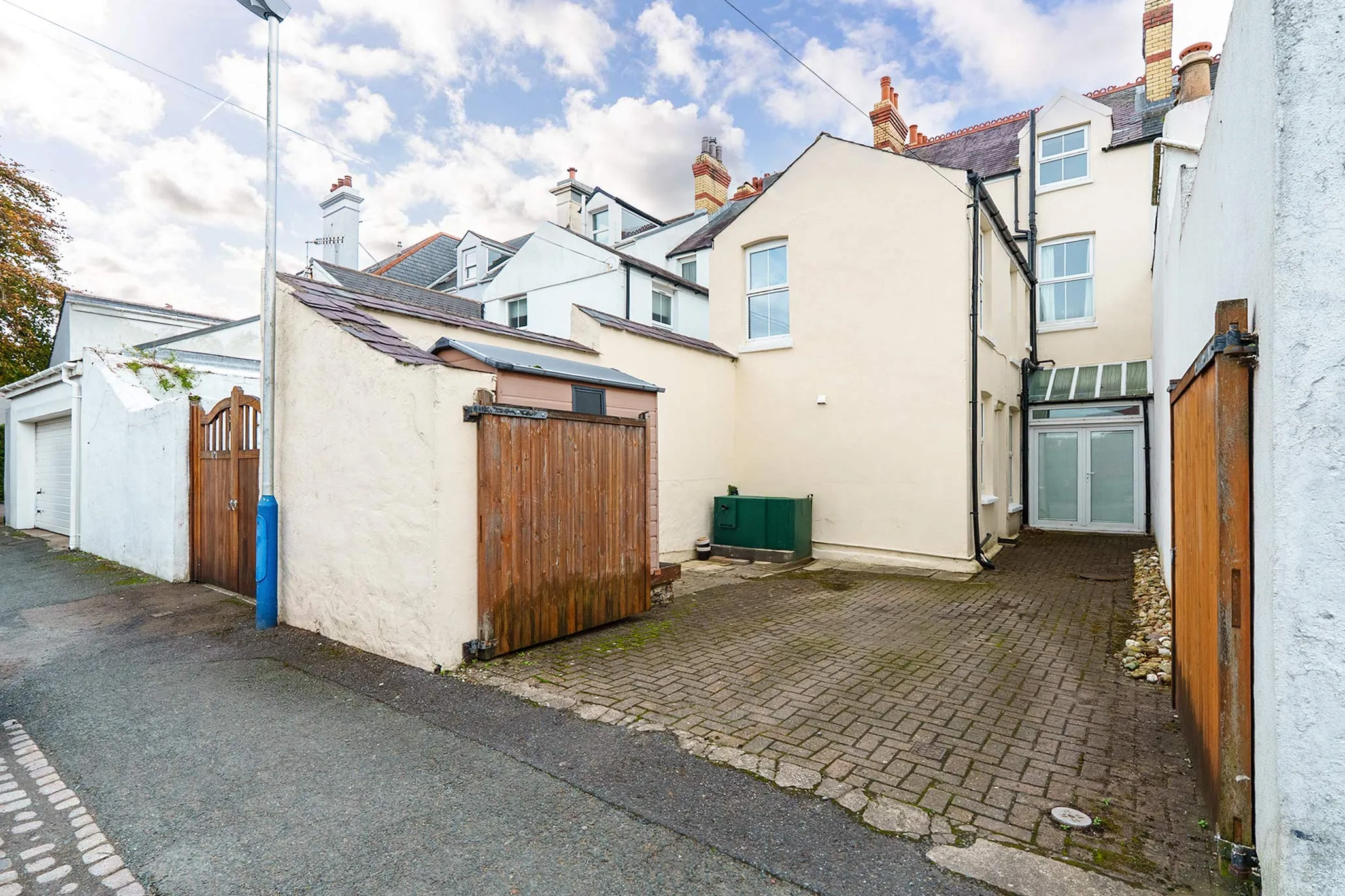 119 Woodbourne Road, Douglas. - Photo 2 of 27