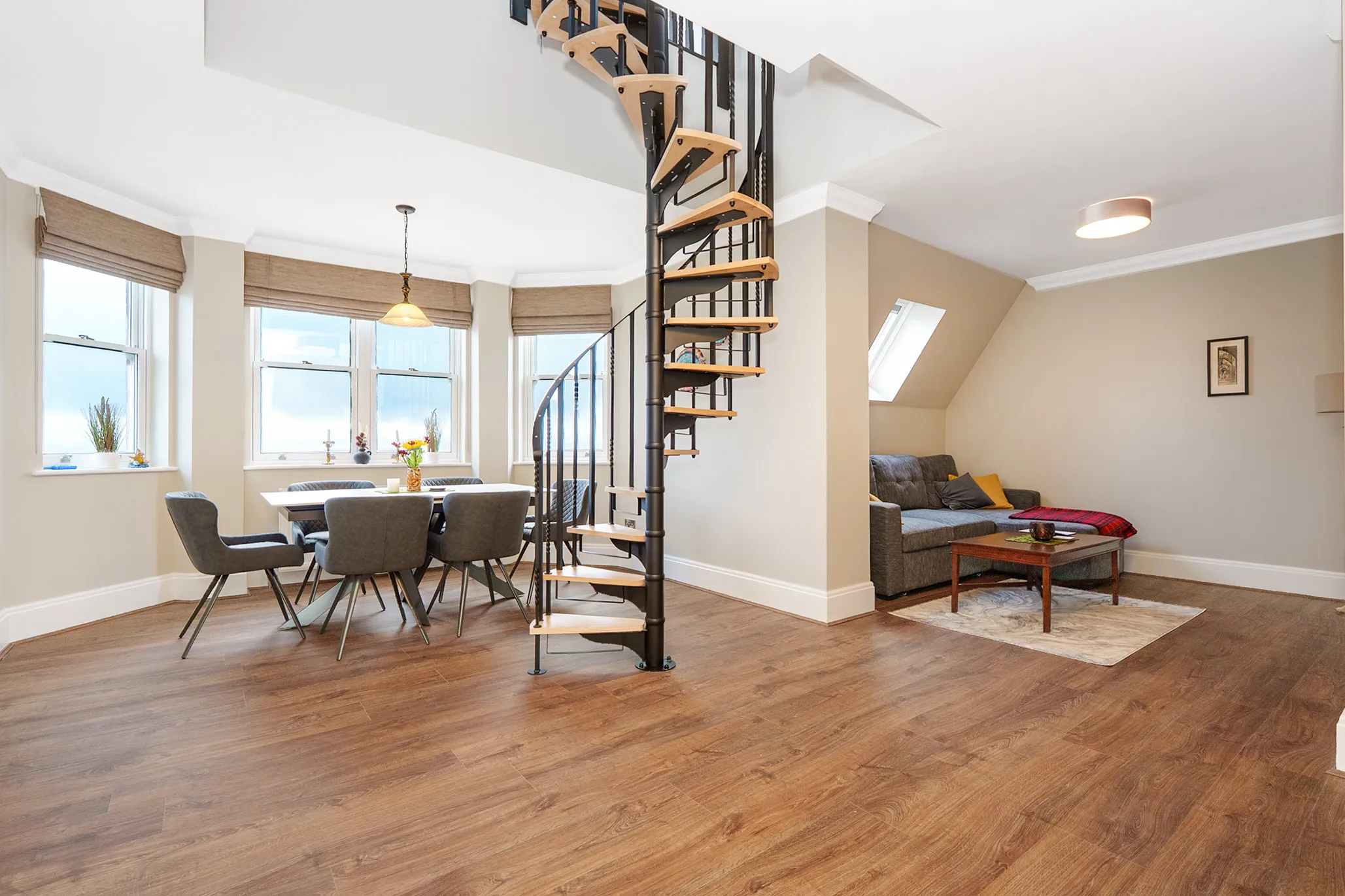 Apartment 32, Central Apartments, Central Promenade, Douglas. - Photo 4 of 21