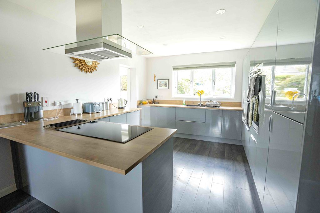 Greenmount, 15 Ballagale Avenue Surby, Port Erin IM9 6QN. - Photo 4 of 30