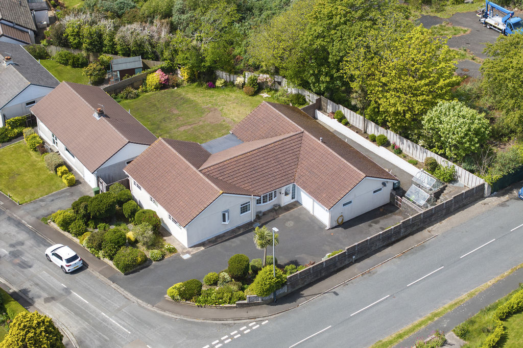11 The Kirkway, Harbour Road, Onchan IM3 1BH. - Photo 2 of 35